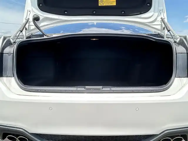 トヨタ クラウン ハイブリッド RS アドバンス 宮城県 2018(平30)年 2.1万km ホワイトパールクリスタルシャイン 登録時20941km/純正エアロ（フロント/サイド/リア）/Weds LEONIS　18インチAW/セーフティセンス/・レーントレーシングアシスト/・レーダークルーズコントロール/・プリクラッシュセーフティ/・アダプティブハイビームシステム/・ロードサインアシスト/・先行車発進告知機能/ブラインドスポットモニター/リアクロストラフィックオートブレーキ/リアクロストラフィックアラート/純正SD8インチナビ/・フルセグ/DVD/M-SD/USB/Bluetooth/10スピーカーサウンドシステム/バックカメラ/カラーヘッドアップディスプレイ/ハーフレザーシート/シートヒーター/ステアリングヒーター/パワーシート（運転席メモリー機能付）/パドルシフト付革巻きステア/ステアリングスイッチ/電動パーキングブレーキ/ブレーキホールド/3眼LEDオートヘッドライト/シーケンシャルターンランプ/スマートキー＆プッシュスタート/スペアキー1本/ビルトインETC2.0/AC100V/100Wコンセント/フロアマット/ドアバイザー/W/サイド/カーテン/ニーエアバッグ/禁煙車