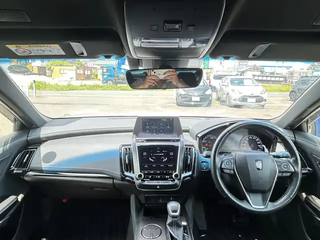 トヨタ クラウン ハイブリッド RS アドバンス 宮城県 2018(平30)年 2.1万km ホワイトパールクリスタルシャイン 登録時20941km/純正エアロ（フロント/サイド/リア）/Weds LEONIS　18インチAW/セーフティセンス/・レーントレーシングアシスト/・レーダークルーズコントロール/・プリクラッシュセーフティ/・アダプティブハイビームシステム/・ロードサインアシスト/・先行車発進告知機能/ブラインドスポットモニター/リアクロストラフィックオートブレーキ/リアクロストラフィックアラート/純正SD8インチナビ/・フルセグ/DVD/M-SD/USB/Bluetooth/10スピーカーサウンドシステム/バックカメラ/カラーヘッドアップディスプレイ/ハーフレザーシート/シートヒーター/ステアリングヒーター/パワーシート（運転席メモリー機能付）/パドルシフト付革巻きステア/ステアリングスイッチ/電動パーキングブレーキ/ブレーキホールド/3眼LEDオートヘッドライト/シーケンシャルターンランプ/スマートキー＆プッシュスタート/スペアキー1本/ビルトインETC2.0/AC100V/100Wコンセント/フロアマット/ドアバイザー/W/サイド/カーテン/ニーエアバッグ/禁煙車