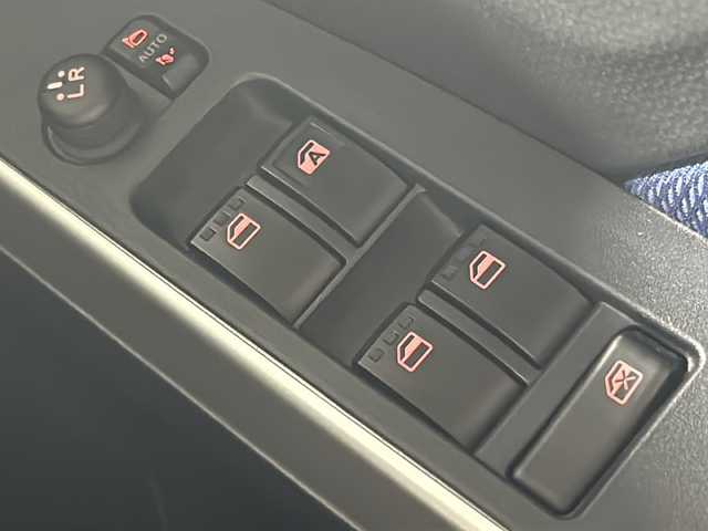 トヨタ タンク カスタムG－T 沖縄県 2020(令2)年 6万km ブラックマイカメタリック 県外仕入/禁煙車/純正SDナビ/CD/DVD/SD/BT/フルセグ/バックカメラ/ETC/衝突被害軽減システム/レーンキープアシスト/クルーズコントロール/コーナーセンサー/横滑り防止装置/オートマチックハイビーム/アイドリングストップ/両側パワースライドドア/LEDヘッドライト/オートライト/純正１５インチAW/純正フロアマット/プッシュスタート/スマートキー/スペアキー/取扱説明書/保証書
