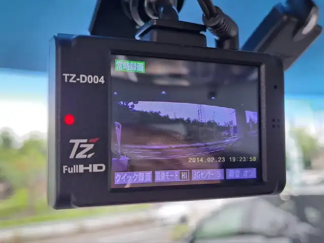 三菱 デリカＤ：２ S 大阪府 2014(平26)年 8.6万km シルキーシルバーメタリック /禁煙車//ディーラー純正SDナビ(NR-MZ33)/・Bluetooth・CD・DVD・iPod・FM・AM・AUX//両側パワースライドドア//HIDヘッドライト//衝突被害軽減ブレーキ//プッシュスタートボタン//クルーズコントロール//バックカメラ//オートエアコン//前方ドライブレコーダー(TZ-D004)//純正15インチアルミホイール//ドアバイザー//スペアキー
