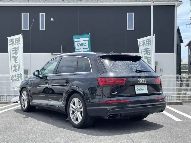 アウディ Ｑ７ 3.0TFSI クワトロ Sライン PKG 三重県 2017(平29)年 12.2万km ディープブラックパールエフェクト 登録時121837km/禁煙車/純正ナビ(AM/FM/CD/DVD/AUX/USB/ワンセグ/Bluetooth)/レザーシート/前席、2列目シートヒーター/前席パワーシート/ETC/前後ドライブレコーダー/全方位カメラ/シートメモリ機能/パーキングアシスト/ハンズフリーパワーバックドア/LED/パドルシフト/オートクルーズコントロール/オートライト/オートハイビーム/前後ソナー/横滑り防止装置/レーンキープアシスト/ダウンヒルアシストコントロール/ルーフレール/電子パーキング/オートホールドブレーキ/プッシュスタート/スマートキー×2