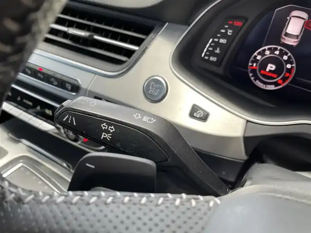 アウディ Ｑ７ 3.0TFSI クワトロ Sライン PKG 三重県 2017(平29)年 12.2万km ディープブラックパールエフェクト 登録時121837km/禁煙車/純正ナビ(AM/FM/CD/DVD/AUX/USB/ワンセグ/Bluetooth)/レザーシート/前席、2列目シートヒーター/前席パワーシート/ETC/前後ドライブレコーダー/全方位カメラ/シートメモリ機能/パーキングアシスト/ハンズフリーパワーバックドア/LED/パドルシフト/オートクルーズコントロール/オートライト/オートハイビーム/前後ソナー/横滑り防止装置/レーンキープアシスト/ダウンヒルアシストコントロール/ルーフレール/電子パーキング/オートホールドブレーキ/プッシュスタート/スマートキー×2