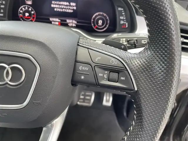 アウディ Ｑ７ 3.0TFSI クワトロ Sライン PKG 三重県 2017(平29)年 12.2万km ディープブラックパールエフェクト 登録時121837km/禁煙車/純正ナビ(AM/FM/CD/DVD/AUX/USB/ワンセグ/Bluetooth)/レザーシート/前席、2列目シートヒーター/前席パワーシート/ETC/前後ドライブレコーダー/全方位カメラ/シートメモリ機能/パーキングアシスト/ハンズフリーパワーバックドア/LED/パドルシフト/オートクルーズコントロール/オートライト/オートハイビーム/前後ソナー/横滑り防止装置/レーンキープアシスト/ダウンヒルアシストコントロール/ルーフレール/電子パーキング/オートホールドブレーキ/プッシュスタート/スマートキー×2