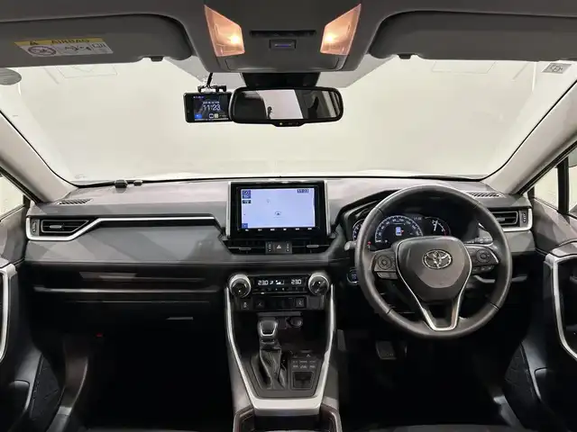 トヨタ ＲＡＶ４ G 愛知県 2019(令1)年 0.7万km ホワイトパールクリスタルシャイン 純正９インチナビ/プリクラッシュセーフティ/レーダークルーズコントロール/レーントレーシングアシスト/ブラインドスポットモニター/クリアランスソナー/先行車発進告知/バックカメラ/パワーバックドア/シートヒーター/シートメモリー/ハンドルヒーター/前後ドライブレコーダー/ビルトインＥＴＣ２．０/アクセサリーソケット/純正フロアマット/純正18インチアルミホイール