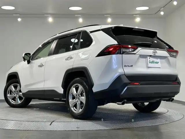 トヨタ ＲＡＶ４ G 愛知県 2019(令1)年 0.7万km ホワイトパールクリスタルシャイン 純正９インチナビ/プリクラッシュセーフティ/レーダークルーズコントロール/レーントレーシングアシスト/ブラインドスポットモニター/クリアランスソナー/先行車発進告知/バックカメラ/パワーバックドア/シートヒーター/シートメモリー/ハンドルヒーター/前後ドライブレコーダー/ビルトインＥＴＣ２．０/アクセサリーソケット/純正フロアマット/純正18インチアルミホイール