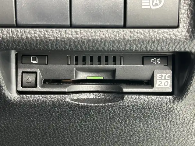 トヨタ ＲＡＶ４ G 愛知県 2019(令1)年 0.7万km ホワイトパールクリスタルシャイン 純正９インチナビ/プリクラッシュセーフティ/レーダークルーズコントロール/レーントレーシングアシスト/ブラインドスポットモニター/クリアランスソナー/先行車発進告知/バックカメラ/パワーバックドア/シートヒーター/シートメモリー/ハンドルヒーター/前後ドライブレコーダー/ビルトインＥＴＣ２．０/アクセサリーソケット/純正フロアマット/純正18インチアルミホイール