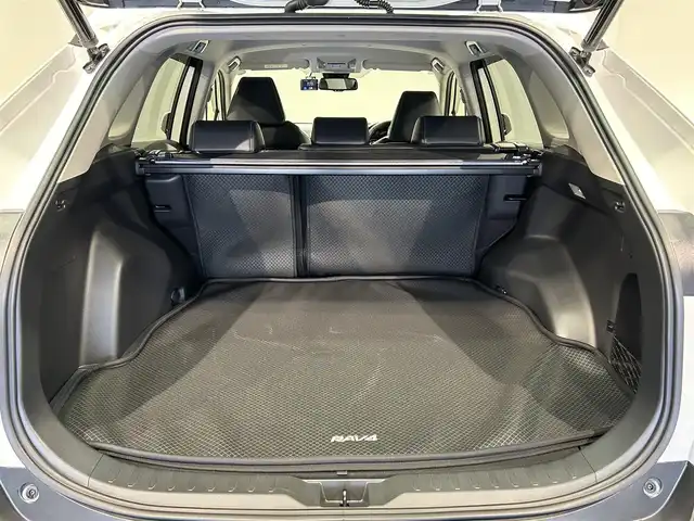 トヨタ ＲＡＶ４ G 愛知県 2019(令1)年 0.7万km ホワイトパールクリスタルシャイン 純正９インチナビ/プリクラッシュセーフティ/レーダークルーズコントロール/レーントレーシングアシスト/ブラインドスポットモニター/クリアランスソナー/先行車発進告知/バックカメラ/パワーバックドア/シートヒーター/シートメモリー/ハンドルヒーター/前後ドライブレコーダー/ビルトインＥＴＣ２．０/アクセサリーソケット/純正フロアマット/純正18インチアルミホイール