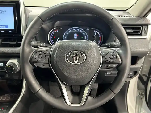 トヨタ ＲＡＶ４ G 愛知県 2019(令1)年 0.7万km ホワイトパールクリスタルシャイン 純正９インチナビ/プリクラッシュセーフティ/レーダークルーズコントロール/レーントレーシングアシスト/ブラインドスポットモニター/クリアランスソナー/先行車発進告知/バックカメラ/パワーバックドア/シートヒーター/シートメモリー/ハンドルヒーター/前後ドライブレコーダー/ビルトインＥＴＣ２．０/アクセサリーソケット/純正フロアマット/純正18インチアルミホイール
