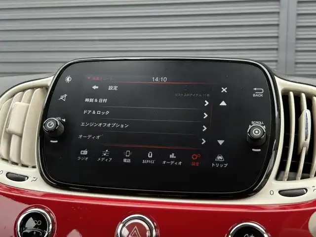 フィアット ５００ ツインエア ポップ 茨城県 2021(令3)年 3.9万km ロッソ・オフィチーナ 後期型　/白赤コンビレザー調シートカバー　/純正ディスプレイオーディオ　/ＣａｒＰｌａｙ　/ＢＴ　/ＵＳＢ　/デイライトＬＥＤ　/ステアリングスイッチ　/ＥＴＣ　/ドラレコ　/フロアマット　/禁煙車