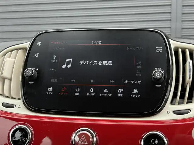 フィアット ５００ ツインエア ポップ 茨城県 2021(令3)年 3.9万km ロッソ・オフィチーナ 後期型　/白赤コンビレザー調シートカバー　/純正ディスプレイオーディオ　/ＣａｒＰｌａｙ　/ＢＴ　/ＵＳＢ　/デイライトＬＥＤ　/ステアリングスイッチ　/ＥＴＣ　/ドラレコ　/フロアマット　/禁煙車