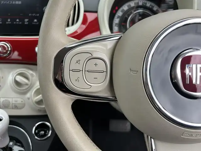 フィアット ５００ ツインエア ポップ 茨城県 2021(令3)年 3.9万km ロッソ・オフィチーナ 後期型　/白赤コンビレザー調シートカバー　/純正ディスプレイオーディオ　/ＣａｒＰｌａｙ　/ＢＴ　/ＵＳＢ　/デイライトＬＥＤ　/ステアリングスイッチ　/ＥＴＣ　/ドラレコ　/フロアマット　/禁煙車