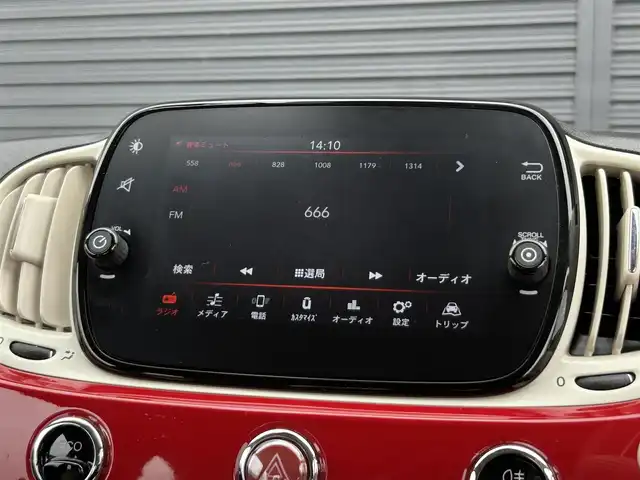 フィアット ５００ ツインエア ポップ 茨城県 2021(令3)年 3.9万km ロッソ・オフィチーナ 後期型　/白赤コンビレザー調シートカバー　/純正ディスプレイオーディオ　/ＣａｒＰｌａｙ　/ＢＴ　/ＵＳＢ　/デイライトＬＥＤ　/ステアリングスイッチ　/ＥＴＣ　/ドラレコ　/フロアマット　/禁煙車
