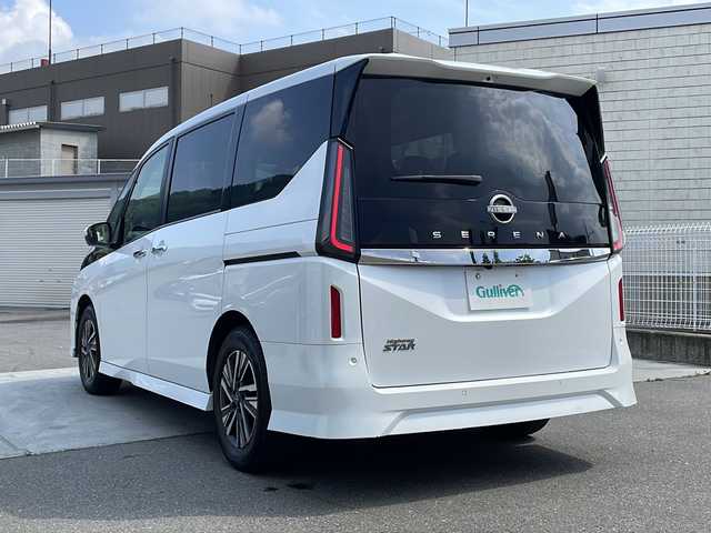 日産 セレナ ハイウェイスター V 山梨県 2023(令5)年 4.4万km プリズムホワイト プロパイロット/純正メモリナビ/フルセグTV　BT/バック　サイド　フロントカメラ/アラウンドビューモニター/両側パワースライドドア/前後コーナーセンサー/ビルトインETC2.0/デジタルインナーミラー/LEDライト/パドルシフト/LDW/BSM/VDC