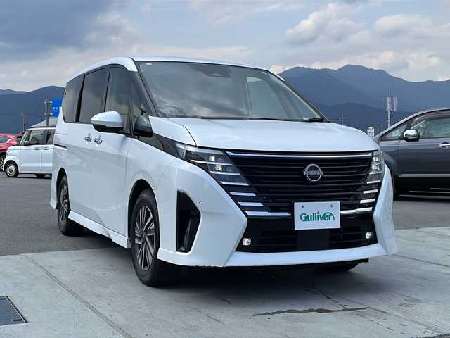 日産 セレナ ハイウェイスター V 山梨県 2023(令5)年 4.4万km プリズムホワイト プロパイロット/純正メモリナビ/フルセグTV　BT/バック　サイド　フロントカメラ/アラウンドビューモニター/両側パワースライドドア/前後コーナーセンサー/ビルトインETC2.0/デジタルインナーミラー/LEDライト/パドルシフト/LDW/BSM/VDC
