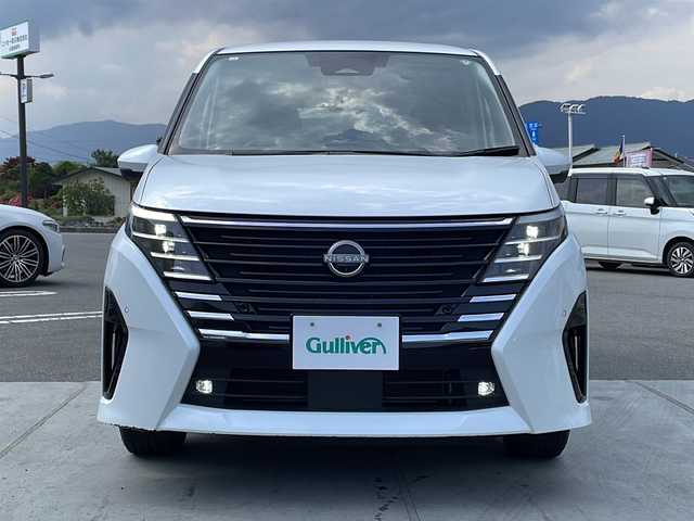 日産 セレナ ハイウェイスター V 山梨県 2023(令5)年 4.4万km プリズムホワイト プロパイロット/純正メモリナビ/フルセグTV　BT/バック　サイド　フロントカメラ/アラウンドビューモニター/両側パワースライドドア/前後コーナーセンサー/ビルトインETC2.0/デジタルインナーミラー/LEDライト/パドルシフト/LDW/BSM/VDC