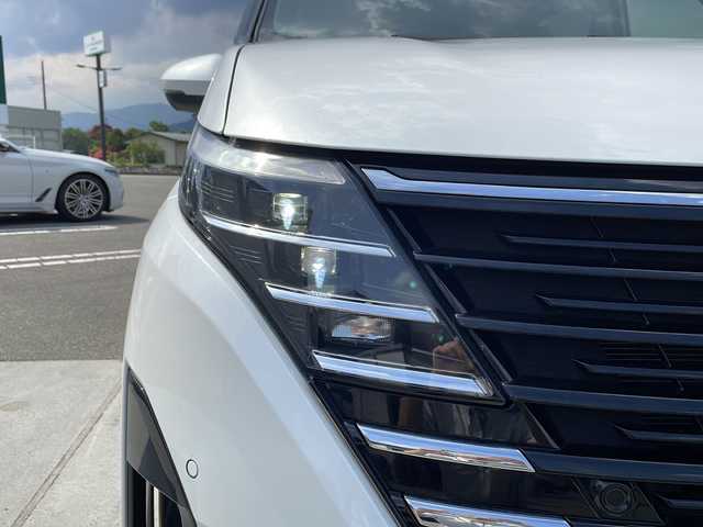 日産 セレナ ハイウェイスター V 山梨県 2023(令5)年 4.4万km プリズムホワイト プロパイロット/純正メモリナビ/フルセグTV　BT/バック　サイド　フロントカメラ/アラウンドビューモニター/両側パワースライドドア/前後コーナーセンサー/ビルトインETC2.0/デジタルインナーミラー/LEDライト/パドルシフト/LDW/BSM/VDC