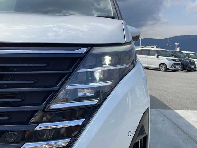 日産 セレナ ハイウェイスター V 山梨県 2023(令5)年 4.4万km プリズムホワイト プロパイロット/純正メモリナビ/フルセグTV　BT/バック　サイド　フロントカメラ/アラウンドビューモニター/両側パワースライドドア/前後コーナーセンサー/ビルトインETC2.0/デジタルインナーミラー/LEDライト/パドルシフト/LDW/BSM/VDC