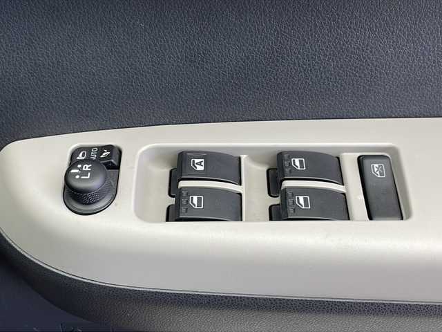 トヨタ パッソ モーダ　Gパッケージ 千葉県 2016(平28)年 3.9万km ファイアークォーツレッドM スマートアシスト/純正SDナビ/バックカメラ/Bluetooth/CD/衝突軽減装置/純正フロアマット/純正ドアバイザー/ＬＥＤオートライト/純正１４インチＡＷ/ステアリングスイッチ/オートリトラクタブルミラー/アイドリングストップ/横滑り防止装置/ビルトインＥＴＣ