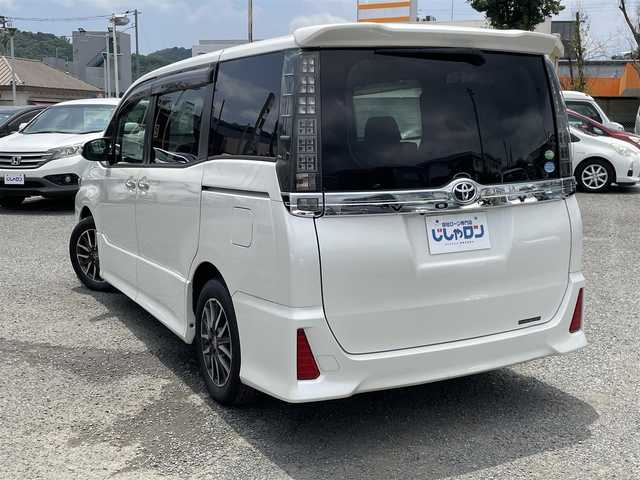 トヨタ ヴォクシー ZS 神奈川県 2014(平26)年 1.4万km ホワイトパールクリスタルシャイン (株)IDOMが運営する【じしゃロン秦野店】の自社ローン専用車両になります。こちらは現金またはオートローンご利用時の価格です。自社ローンご希望の方は別途その旨お申付け下さい/ワンオーナー/メモリナビ/フルセグテレビ/バックカメラ/フリップダウンモニター/ドアバイザー/両側パワースライドドア/プッシュスタート/ETC