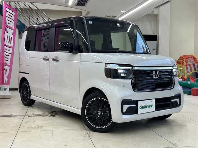 ホンダ Ｎ ＢＯＸ カスタム ターボ コーディネートS 東京都 2024(令6)年 0.6万km プラチナホワイトパール ワンオーナー/純正9インチナビ/(Apple car play/Android Auto/CD/DVD/SD/USB//フルセグ/Bluetooth/iPod）/バックカメラ/前後コーナーセンサー/電動パーキング/ハーフレザー/前席シートヒーター/両側パワースライドドア/プリクラッシュセーフティ/レーダークルーズコントロール/ACC先行車検知音/LKA/路外逸脱抑制機能 /スマートキー/プッシュスタート/LEDライト/オートライト/オートハイビーム/ライトレベライザー/ETC/パドルシフト/革巻きステアリング/ステアリングスイッチ/ISOFIX/ドアバイザー/プライバシーガラス/電格ウィンカーミラー/純正15インチアルミホイール/W+サイド+カーテンSRS＆ABS/横滑り防止装置/取扱説明書/保証書