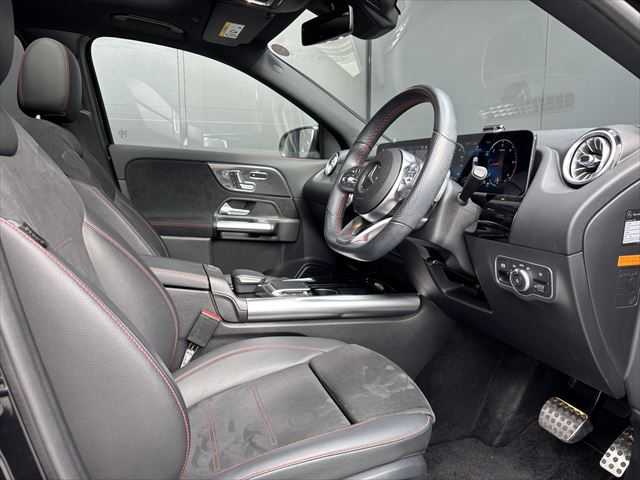 メルセデス・ベンツ ＧＬＡ２００ｄ 4マチック AMGライン 和歌山県 2020(令2)年 5.4万km コスモスブラック パノラマSR /純ナビ /360度カメラ/フルセグTV /純19incAW /オートテールゲート/ワイヤレス充電 /レーダーセーフティパッケージ /アンビエントライト /キーレスゴー /ハーフレザー /パワーシート /シートヒーター /LEDライト /ETC/取扱説明書/保証書/スペアキー