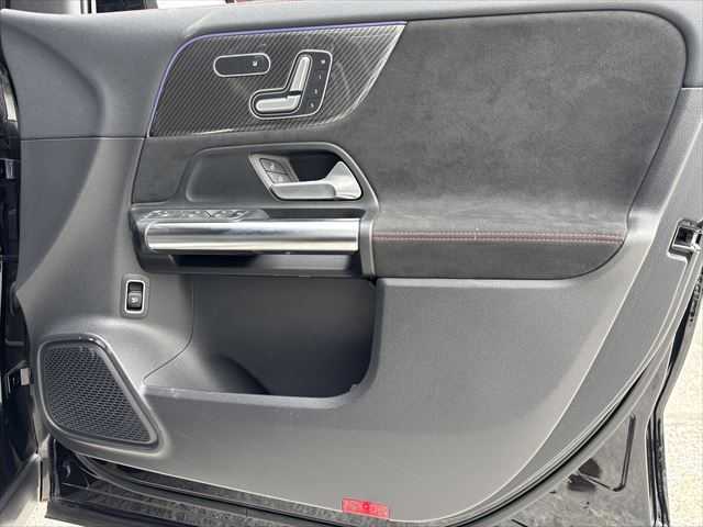 メルセデス・ベンツ ＧＬＡ２００ｄ 4マチック AMGライン 和歌山県 2020(令2)年 5.4万km コスモスブラック パノラマSR /純ナビ /360度カメラ/フルセグTV /純19incAW /オートテールゲート/ワイヤレス充電 /レーダーセーフティパッケージ /アンビエントライト /キーレスゴー /ハーフレザー /パワーシート /シートヒーター /LEDライト /ETC/取扱説明書/保証書/スペアキー