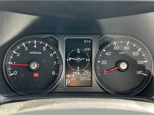 ダイハツ タフト G ダーククロムベンチャー 山形県 2023(令5)年 0.3万km ブラックマイカメタリック 禁煙車/４WD/ガラスルーフ/スマートアシスト/・衝突回避支援ブレーキ機能/・車線逸脱警報機能/・誤発進抑制制御機能/・オートハイビーム/・先行車発進お知らせ機能/・安全運転支援機能/横滑り防止装置/前後コーナーセンサー/バックカメラ/社外ディスプレイオーディオ/（Bluetooth/AM/FM/USB)/前席シートヒーター/アイドリングストップ/スマートキー×２/純正エンジンスターター/純正フロアマット/ルーフレール/純正アルミホイール/オートLEDライト/フォグランプ