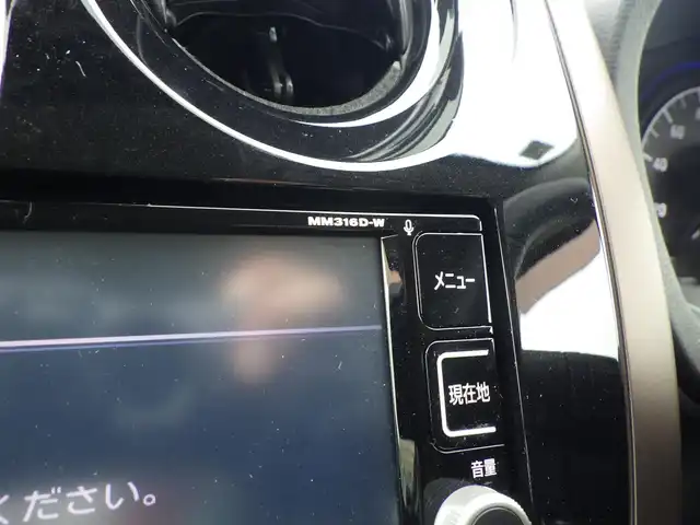 日産 ノート e－パワー メダリスト 千葉県 2017(平29)年 3.7万km ブリリアントホワイトパール エマージェンシーブレーキ/アイドリングストップ/インテリジェントルームミラー/純正SDナビ/地デジTV/【DVD/CD再生機能】/アラウンドビューモニター/ドライブレコーダー/ハーフレザーシート/革巻きステアリング/ステアリングスイッチ/ETC/LEDヘッドライト/フォグライト/ウインカーミラー/コーナーセンサー/純正15インチアルミホイル/インテリジェントキー