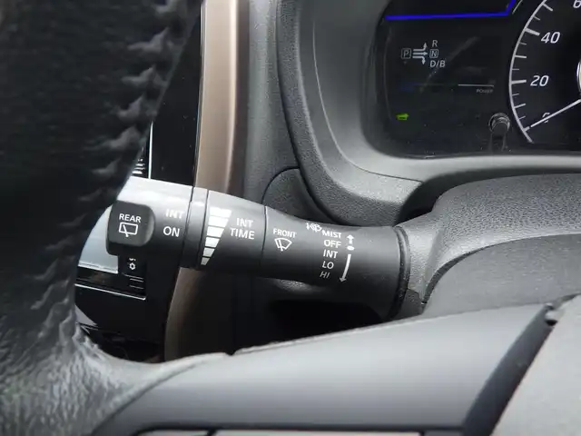 日産 ノート e－パワー メダリスト 千葉県 2017(平29)年 3.7万km ブリリアントホワイトパール エマージェンシーブレーキ/アイドリングストップ/インテリジェントルームミラー/純正SDナビ/地デジTV/【DVD/CD再生機能】/アラウンドビューモニター/ドライブレコーダー/ハーフレザーシート/革巻きステアリング/ステアリングスイッチ/ETC/LEDヘッドライト/フォグライト/ウインカーミラー/コーナーセンサー/純正15インチアルミホイル/インテリジェントキー