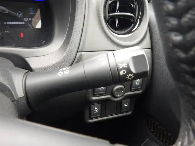 日産 ノート e－パワー メダリスト 千葉県 2017(平29)年 3.7万km ブリリアントホワイトパール エマージェンシーブレーキ/アイドリングストップ/インテリジェントルームミラー/純正SDナビ/地デジTV/【DVD/CD再生機能】/アラウンドビューモニター/ドライブレコーダー/ハーフレザーシート/革巻きステアリング/ステアリングスイッチ/ETC/LEDヘッドライト/フォグライト/ウインカーミラー/コーナーセンサー/純正15インチアルミホイル/インテリジェントキー