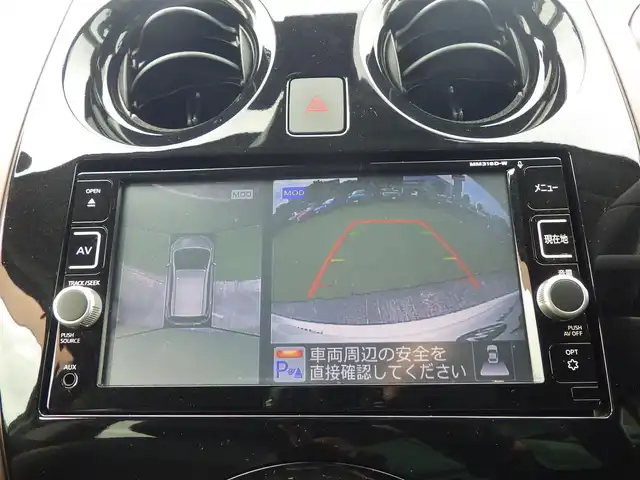 日産 ノート e－パワー メダリスト 千葉県 2017(平29)年 3.7万km ブリリアントホワイトパール エマージェンシーブレーキ/アイドリングストップ/インテリジェントルームミラー/純正SDナビ/地デジTV/【DVD/CD再生機能】/アラウンドビューモニター/ドライブレコーダー/ハーフレザーシート/革巻きステアリング/ステアリングスイッチ/ETC/LEDヘッドライト/フォグライト/ウインカーミラー/コーナーセンサー/純正15インチアルミホイル/インテリジェントキー