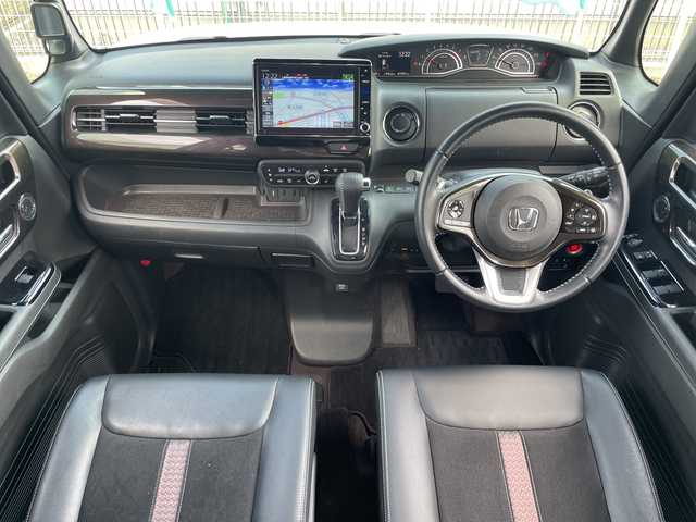 ホンダ Ｎ ＢＯＸ 三重県 2020(令2)年 2万km プラチナホワイトパール 登録時19957km/ワンオーナー/禁煙車/ハーフレザーシート/純正ナビ/（AM/FM/TV/Bluetooth/CD/DVD/HDMI）/フルセグＴＶ/バックカメラ/ビルトインＥＴＣ/レーダークルコン/両側パワースライドドア/純正ドラレコ/ステアリングスイッチ/パドルシフト/シートヒーター/衝突軽減システム/レーンキープアシスト/コーナーセンサー/プッシュスタート/純正フロアマット/スペアキー