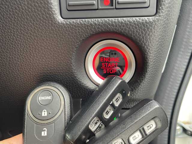 ホンダ Ｎ ＢＯＸ 三重県 2020(令2)年 2万km プラチナホワイトパール 登録時19957km/ワンオーナー/禁煙車/ハーフレザーシート/純正ナビ/（AM/FM/TV/Bluetooth/CD/DVD/HDMI）/フルセグＴＶ/バックカメラ/ビルトインＥＴＣ/レーダークルコン/両側パワースライドドア/純正ドラレコ/ステアリングスイッチ/パドルシフト/シートヒーター/衝突軽減システム/レーンキープアシスト/コーナーセンサー/プッシュスタート/純正フロアマット/スペアキー