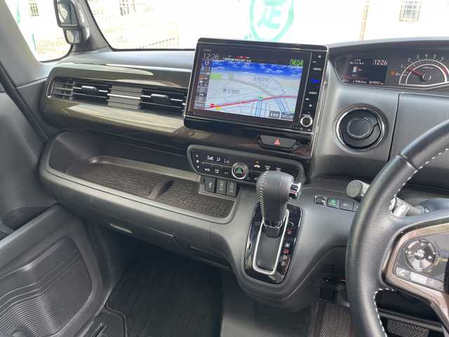 ホンダ Ｎ ＢＯＸ 三重県 2020(令2)年 2万km プラチナホワイトパール 登録時19957km/ワンオーナー/禁煙車/ハーフレザーシート/純正ナビ/（AM/FM/TV/Bluetooth/CD/DVD/HDMI）/フルセグＴＶ/バックカメラ/ビルトインＥＴＣ/レーダークルコン/両側パワースライドドア/純正ドラレコ/ステアリングスイッチ/パドルシフト/シートヒーター/衝突軽減システム/レーンキープアシスト/コーナーセンサー/プッシュスタート/純正フロアマット/スペアキー