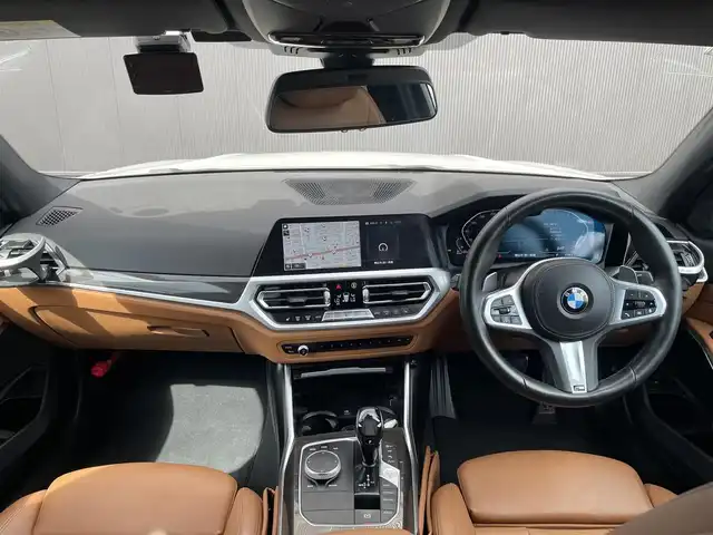 ＢＭＷ ＢＭＷ ３２０ｄ xDrive Mスポーツ EDジョイ+ 道東・釧路十勝 2021(令3)年 3.9万km アルピンホワイトⅢ ハイラインパッケージ/　アッシュ・グレーブラウン・ファイン・ウッド・インテリア・トリム/　ヴァーネスカ・レザー・シート（コニャック｜ブラック）/コンフォート・パッケージ/　オートマチック・トランク・リッド・オペレーション/　ストレージ・パッケージ/パーキング・アシスト・プラス/　トップ・ビュー+3Dビュー/　サイド・ビュー・カメラ/　PDC（パーク・ディスタンス・コントロール）/ドライビングアシストプロフェッショナル/BMWライブ・コックピット/　12.3インチ マルチ・ディスプレイ・メーター・パネル/　10.25インチ ワイド・コントロール・ディスプレイ/ワイヤレス充電/純正前後ドライブレコーダー/フロントシートヒーティング/電動フロントシート/TVチューナー/純正18インチAW/純正フロアマット