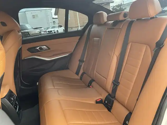 ＢＭＷ ＢＭＷ ３２０ｄ xDrive Mスポーツ EDジョイ+ 道東・釧路十勝 2021(令3)年 3.9万km アルピンホワイトⅢ ハイラインパッケージ/　アッシュ・グレーブラウン・ファイン・ウッド・インテリア・トリム/　ヴァーネスカ・レザー・シート（コニャック｜ブラック）/コンフォート・パッケージ/　オートマチック・トランク・リッド・オペレーション/　ストレージ・パッケージ/パーキング・アシスト・プラス/　トップ・ビュー+3Dビュー/　サイド・ビュー・カメラ/　PDC（パーク・ディスタンス・コントロール）/ドライビングアシストプロフェッショナル/BMWライブ・コックピット/　12.3インチ マルチ・ディスプレイ・メーター・パネル/　10.25インチ ワイド・コントロール・ディスプレイ/ワイヤレス充電/純正前後ドライブレコーダー/フロントシートヒーティング/電動フロントシート/TVチューナー/純正18インチAW/純正フロアマット