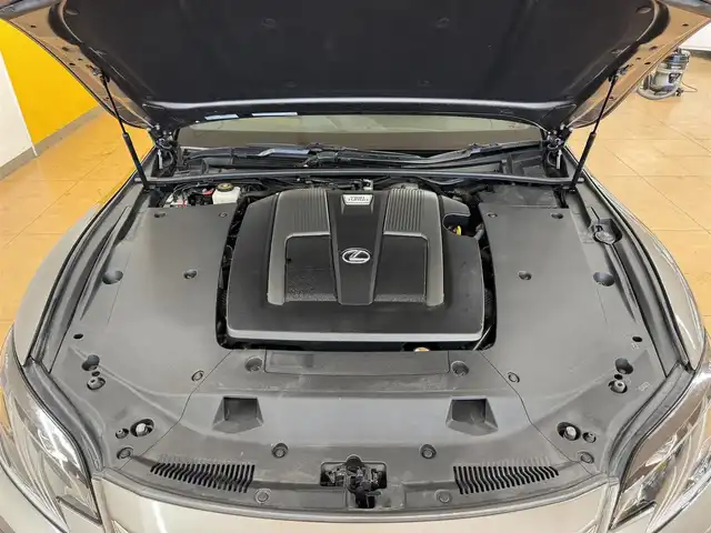 レクサス ＬＳ 500 Iパッケージ 群馬県 2018(平30)年 6.4万km マンガンラスター レクサスセーフティシステムプラス/・プリクラッシュセーフティ/・レーントレーシングアシスト/・ブラインドスポットモニター/・パーキングサポートアラート/・クリアランスソナー/・レーンチェンジアシスト/・先行者発進告知/・緊急停車支援/・レーダークルーズコントロール/・オートマチックハイビーム/12.3インチメーカーオプションナビ/　　フルセグ/CD/DVD/サウンドライブラリ/　　BT/AM/FM/SD/USB/AUX/パノラミックビューモニター/サンルーフ/パワートランクリッド/三眼LEDオートライト/シーケンシャルウィンカー/レザーシート/前席パワーシート/前席シートヒーター/エアシート/シートメモリ機能/ステアリングヒーター/純正20インチAW/パドルシフト/ステアリングスイッチ/ヘッドアップディスプレイ/デジタルインナーミラー/純正ステアリングカバー/オートホールド/電動パーキングブレーキ/純正ドライブレコーダー/ビルトインETC2.0