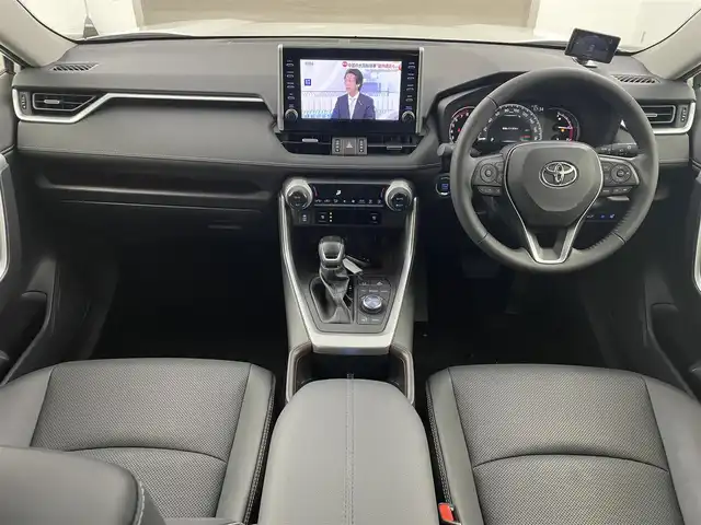 トヨタ ＲＡＶ４ G Zパッケージ 熊本県 2022(令4)年 1.9万km ホワイトパールクリスタルシャイン モデリスタ/ディスプレイオーディオ/・フルセグTV/BT/USB/全方位カメラ/トヨタセーフティセンス/・プリクラッシュセーフティ/・レーントレーシングアシスト/・ブラインドスポットモニター/・クリアランスソナー/・パーキングサポートブレーキ/・ロードサインアシスト/・レーダークルーズコントロール/・オートマチックハイビーム/デジタルインナーミラー/前後ドライブレコーダー/パワーバックドア/ステアリングヒーター/革シート/・パワーシート/・シートヒーター/・シートクーラー/オートライト/LEDヘッドライト/スペアキー
