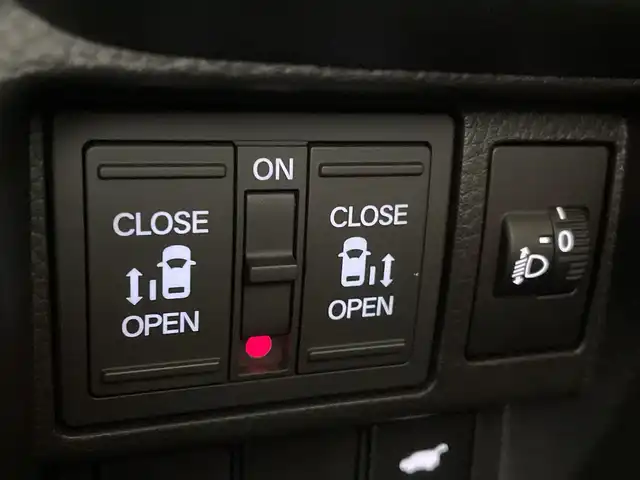 ホンダ ステップワゴン スパーダ eHEV 福岡県 2023(令5)年 1万km プラチナホワイトパール 純正メモリナビ/フルセグテレビ/全方位カメラ/レーダークルーズコントロール/両側パワースライドドア/パワーバックドア/ETC/BSM/コーナーセンサー