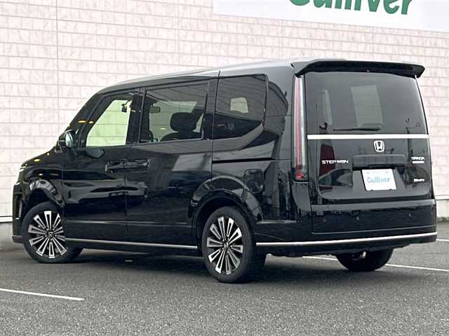ホンダ ステップワゴン スパーダ eHEV プレミアムライン 茨城県 2022(令4)年 5万km クリスタルブラックパール 純正11.4インチナビ【LXM-247VFLi】/(地デジTV・BT・USB・ラジオ再生)/後席15.6インチフリップダウンモニター/両側パワースライドドア/HONDA SENSING/・アダプティブクルーズコントロール/・衝突軽減ブレーキ/・車線維持支援システム/・誤発進抑制機能/・先行車発進お知らせ機能/・オートハイビーム/・標識認識機能/コーナーセンサー/電動リアゲート/ハーフレザーシート/シートヒーター/アラウンドビューカメラ/ドライブレコーダー/ETC/オートライト/LEDヘッドライト/純正17inアルミホイール/純正フロアマット/スマートキー/スペアキー