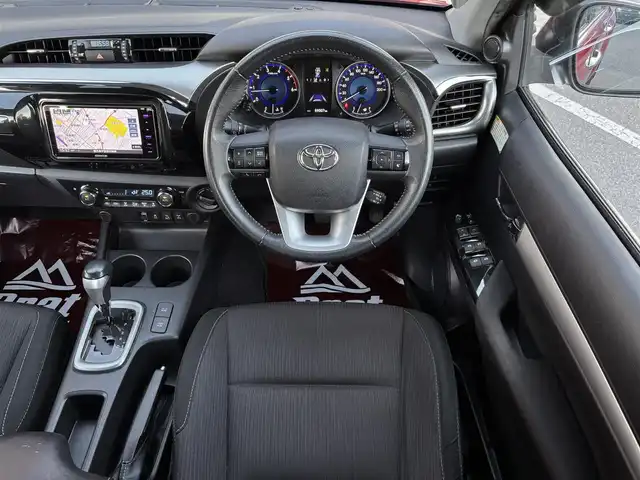 トヨタ ハイラックス Z 栃木県 2018(平30)年 8.9万km クリムゾンスパークレッドM 4WD/純正ベッドライナー/純正ハードトノカバー/純正前席フロアマット(縁高ラバータイプ)/KENWOODナビ(フルセグTV/CD/DVD/AM/FM)/Bluetooth接続/AppleCarPlay/バックカメラ/ヒッチメンバー/クルーズコントロール/オートライト/LEDヘッドライト/フロントフォグランプ/リアフォグランプ/オールオートウィンドウ/電動格納ミラー