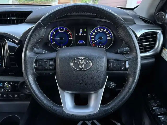 トヨタ ハイラックス Z 栃木県 2018(平30)年 8.9万km クリムゾンスパークレッドM 4WD/純正ベッドライナー/純正ハードトノカバー/純正前席フロアマット(縁高ラバータイプ)/KENWOODナビ(フルセグTV/CD/DVD/AM/FM)/Bluetooth接続/AppleCarPlay/バックカメラ/ヒッチメンバー/クルーズコントロール/オートライト/LEDヘッドライト/フロントフォグランプ/リアフォグランプ/オールオートウィンドウ/電動格納ミラー