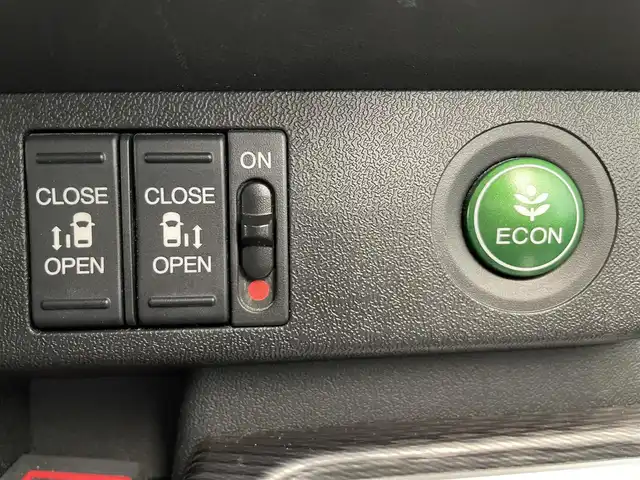 ホンダ ステップワゴン スパーダ ハイブリッド G EX ホンダセンシング 鹿児島県 2018(平30)年 4万km プレミアムスパークルブラックパール 禁煙車/純正ナビ(CD/DVD/Bluetooth/フルセグTV)　/ホンダセンシング　/○衝突軽減ブレーキ〈CMBS〉/○路外逸脱抑制機能/○ACC〈アダプティブ・クルーズ・コントロール〉/バックカメラ　/両側パワースライドドア　/前席シートヒーター　/ＬＥＤヘッドライト　/オートライト　/前方ドライブレコーダー　/ＥＴＣ　/純正アルミホイール　/ドアバイザー