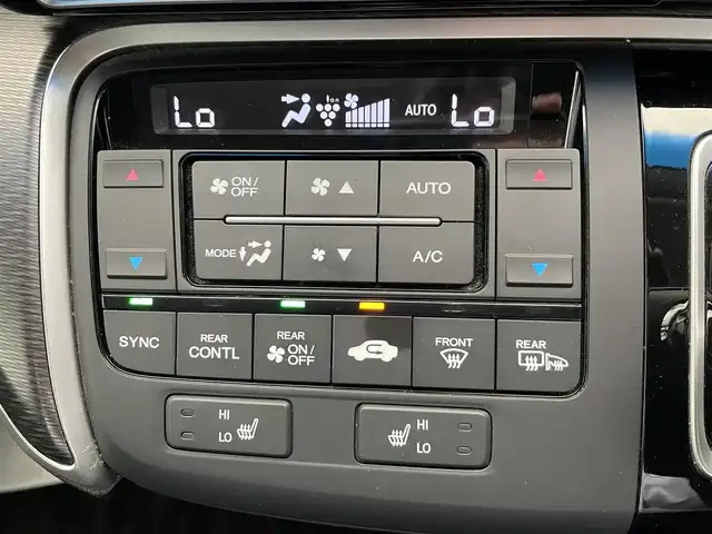 ホンダ ステップワゴン スパーダ ハイブリッド G EX ホンダセンシング 鹿児島県 2018(平30)年 4万km プレミアムスパークルブラックパール 禁煙車/純正ナビ(CD/DVD/Bluetooth/フルセグTV)　/ホンダセンシング　/○衝突軽減ブレーキ〈CMBS〉/○路外逸脱抑制機能/○ACC〈アダプティブ・クルーズ・コントロール〉/バックカメラ　/両側パワースライドドア　/前席シートヒーター　/ＬＥＤヘッドライト　/オートライト　/前方ドライブレコーダー　/ＥＴＣ　/純正アルミホイール　/ドアバイザー