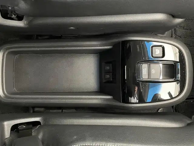 ホンダ ステップワゴン スパーダ ハイブリッド G EX ホンダセンシング 鹿児島県 2018(平30)年 4万km プレミアムスパークルブラックパール 禁煙車/純正ナビ(CD/DVD/Bluetooth/フルセグTV)　/ホンダセンシング　/○衝突軽減ブレーキ〈CMBS〉/○路外逸脱抑制機能/○ACC〈アダプティブ・クルーズ・コントロール〉/バックカメラ　/両側パワースライドドア　/前席シートヒーター　/ＬＥＤヘッドライト　/オートライト　/前方ドライブレコーダー　/ＥＴＣ　/純正アルミホイール　/ドアバイザー