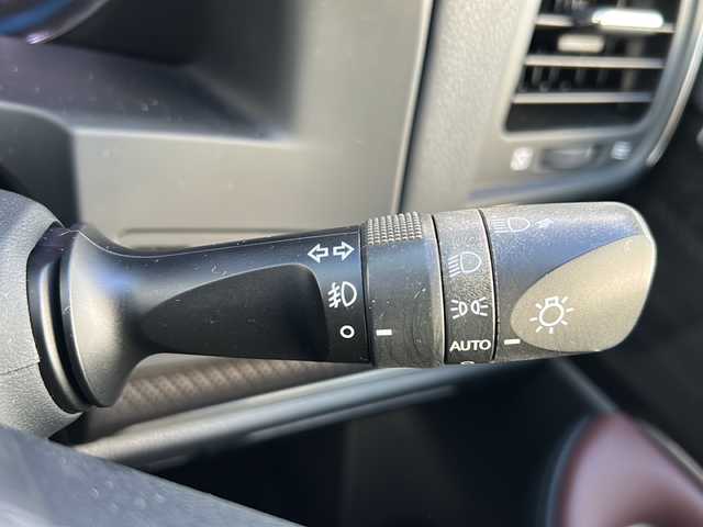 トヨタ クラウン ハイブリッド アスリートS ブラックスタイル 福岡県 2015(平27)年 4.5万km プレシャスブラックパール メーカーオプションナビ/【AM/FM/BT/USB/CD/DVD/ワンセグTV】/バックカメラ/サンルーフ/ブラックスタイル専用18インチホイール/ETC/前席パワーシート/前席シートヒーター＆エアシート/レザーシート/電動格納ミラー/ステアリングスイッチ/ステアリングヒーター/クルーズコントロール/純正ドアバイザー/ISOFIX