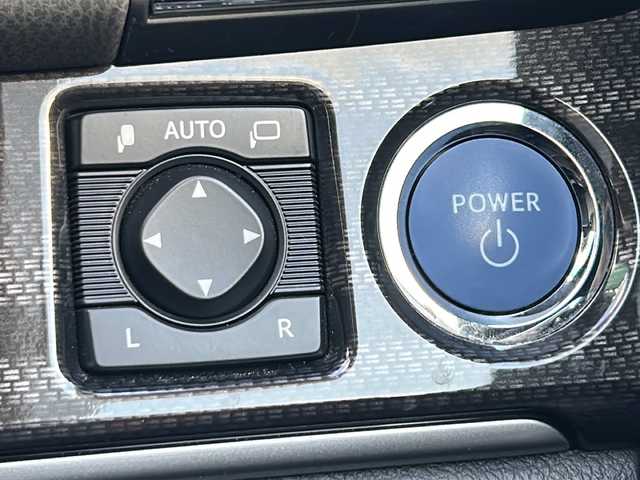 トヨタ クラウン ハイブリッド アスリートS ブラックスタイル 福岡県 2015(平27)年 4.5万km プレシャスブラックパール メーカーオプションナビ/【AM/FM/BT/USB/CD/DVD/ワンセグTV】/バックカメラ/サンルーフ/ブラックスタイル専用18インチホイール/ETC/前席パワーシート/前席シートヒーター＆エアシート/レザーシート/電動格納ミラー/ステアリングスイッチ/ステアリングヒーター/クルーズコントロール/純正ドアバイザー/ISOFIX