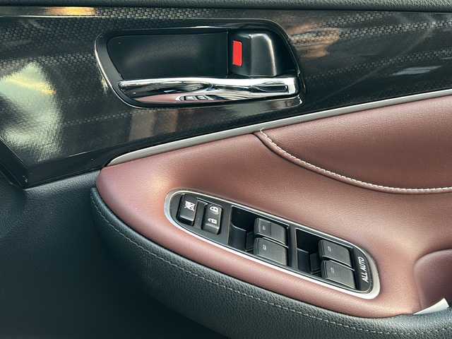 トヨタ クラウン ハイブリッド アスリートS ブラックスタイル 福岡県 2015(平27)年 4.5万km プレシャスブラックパール メーカーオプションナビ/【AM/FM/BT/USB/CD/DVD/ワンセグTV】/バックカメラ/サンルーフ/ブラックスタイル専用18インチホイール/ETC/前席パワーシート/前席シートヒーター＆エアシート/レザーシート/電動格納ミラー/ステアリングスイッチ/ステアリングヒーター/クルーズコントロール/純正ドアバイザー/ISOFIX