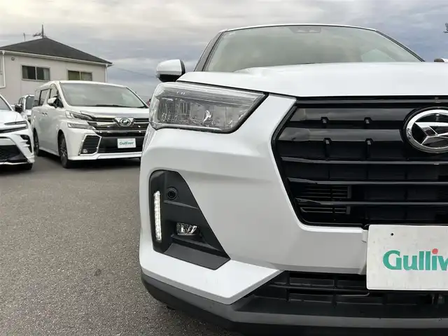 ダイハツ ロッキー G 愛知県 2020(令2)年 5.1万km シャイニングホワイトパール スマートキー/プッシュスタート/純正9インチナビ/フルセグTV/BT/ETC/純正17インチAW/プリクラッシュセーフティ/クリアランスソナー/レーダークルーズコントロール/ドライブレコーダー/前席シートヒーター/純正フロアマット/純正ドアバイザー/ステアリングスイッチ/LEDヘッドライト/取説、保証書/スペアキー