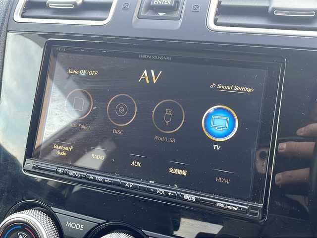 スバル フォレスター S－リミテッド 鹿児島県 2016(平28)年 7.3万km クリスタルホワイトP ワンオーナー/DIATONE NAVI/フルセグ/Bluetooth/バックカメラ/アイサイト/全席シートヒーター/前席パワーシート/パドルシフト/ステアリングスイッチ/ハーフレザーシート/ETC/デュアルエアコン/トノカバー/純正18インチAW/純正フロアマット/スマートキー2本/保証書/取扱説明書